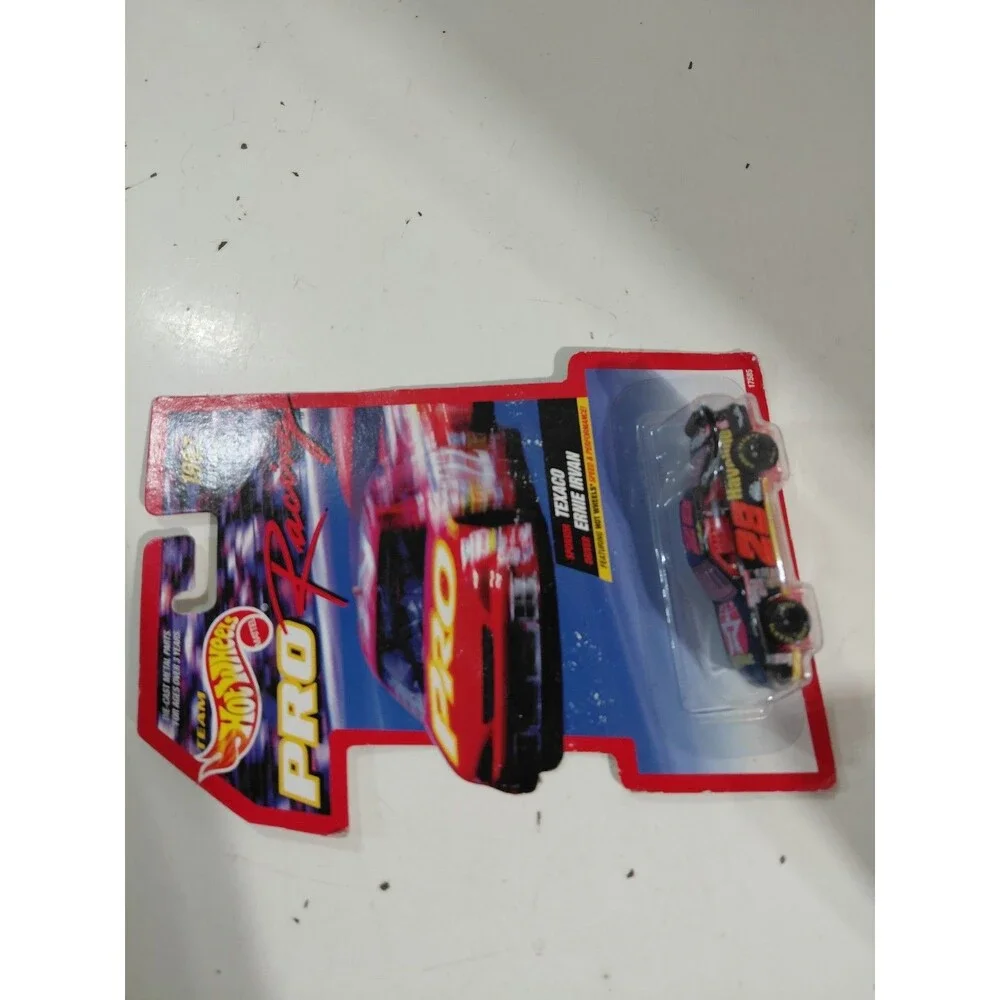NIP Hot Wheels Racing 1:64 DieCast Ernie Irvan 28 Texaco Ford Thunderbird NASCAR